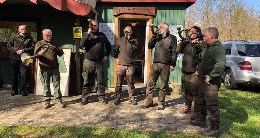 Staushede - jagtblæsere (1).jpg